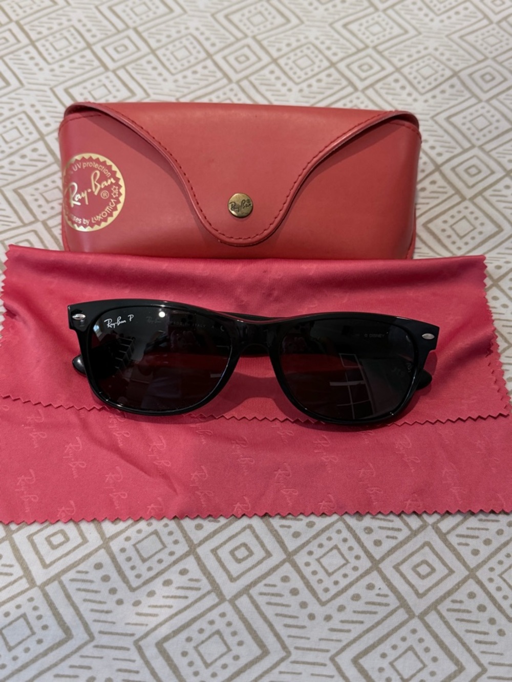 Ray-Ban Polarized Sunglasses with Red Case and Cloth